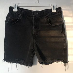 Lee cutoff black shorts
